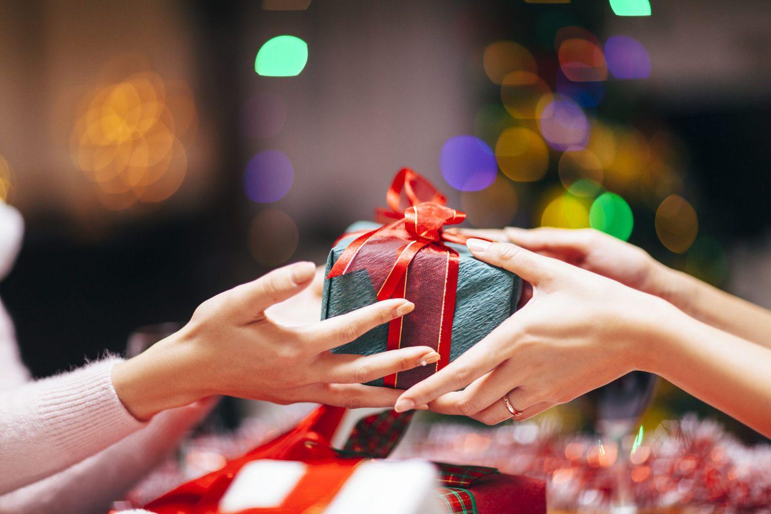 It's Christmas, give your sister these gifts